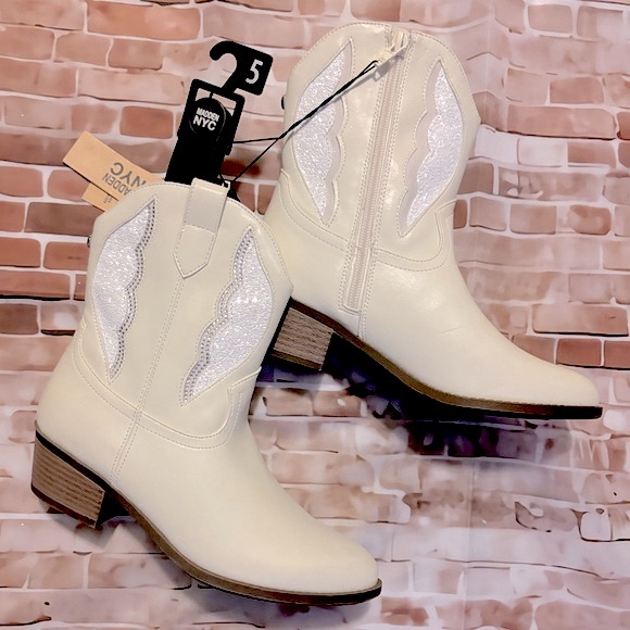 🆕 Madden NYC Rhinestone Angel Wing Ankle Cowboy Boots - Picture 2 of 13